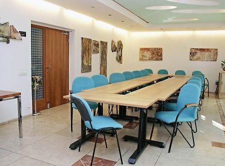 Hotel Maxim Svaty Jur Bagian luar foto