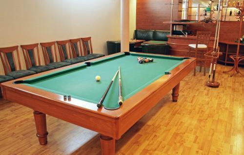 Hotel Maxim Svaty Jur Bagian luar foto