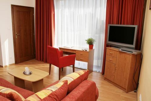 Hotel Maxim Svaty Jur Bagian luar foto