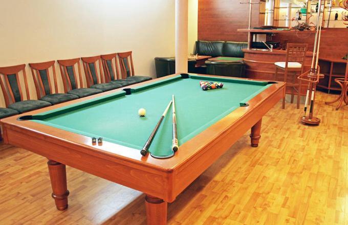 Hotel Maxim Svaty Jur Bagian luar foto