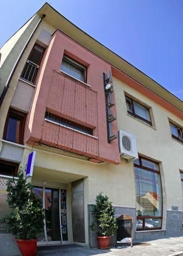 Hotel Maxim Svaty Jur Bagian luar foto