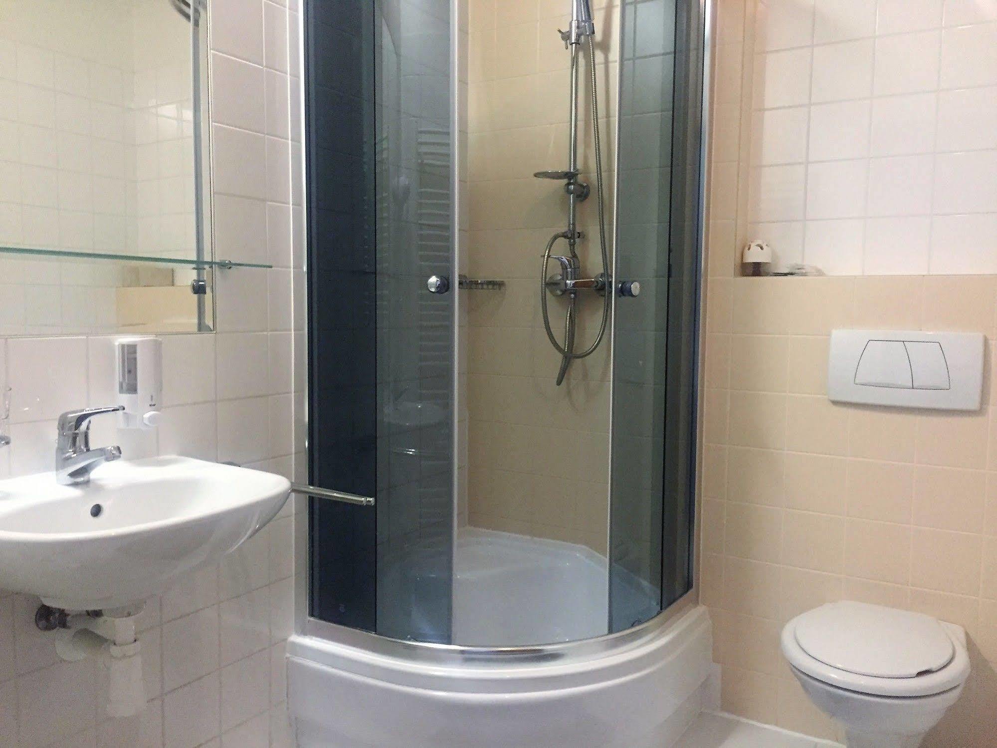 Hotel Maxim Svaty Jur Bagian luar foto