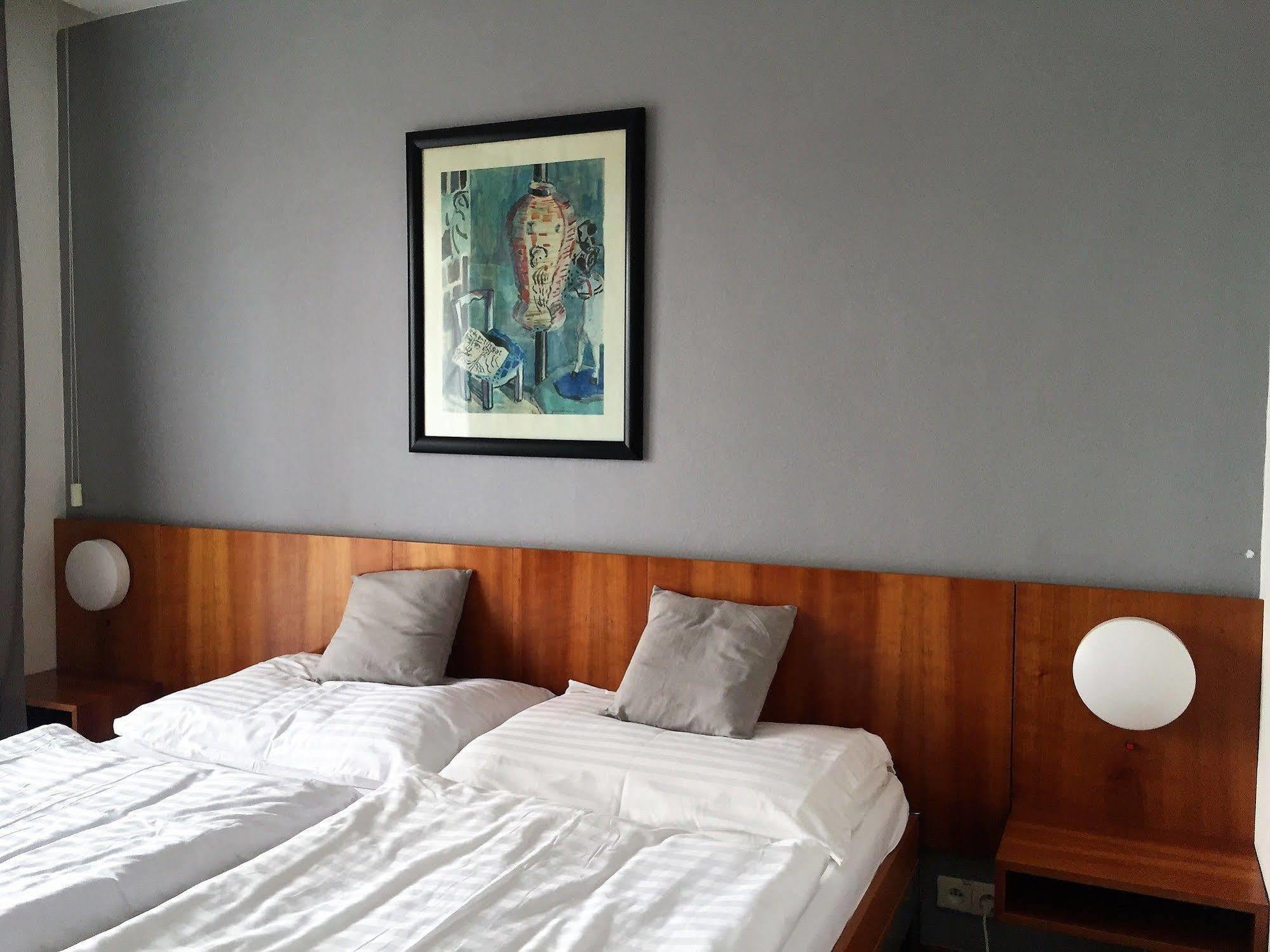 Hotel Maxim Svaty Jur Bagian luar foto