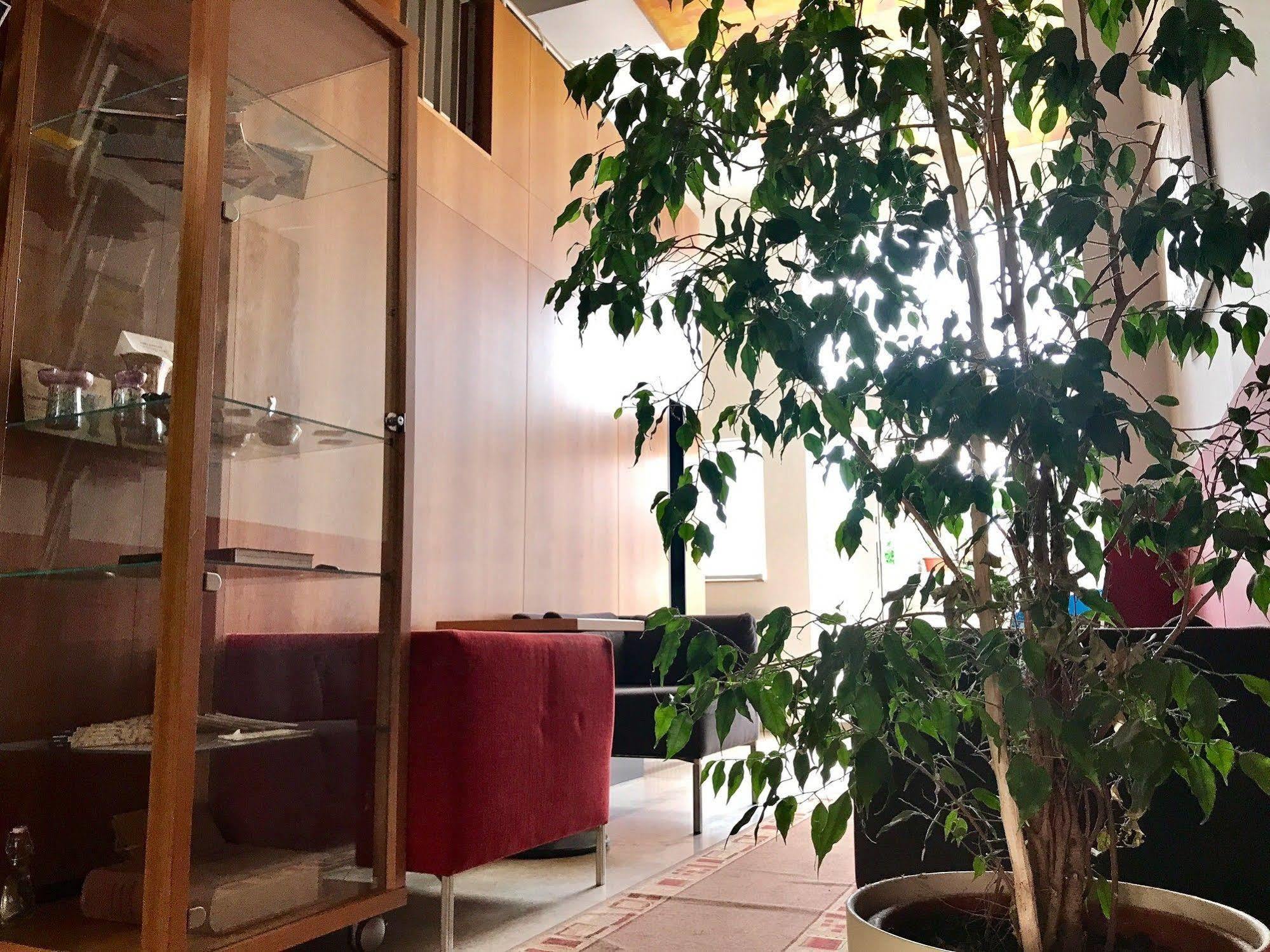 Hotel Maxim Svaty Jur Bagian luar foto